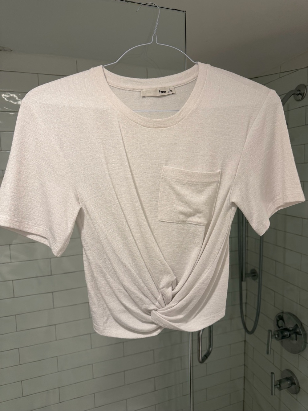 Wilfred Cream Twist-Front Pocket Crop Tee